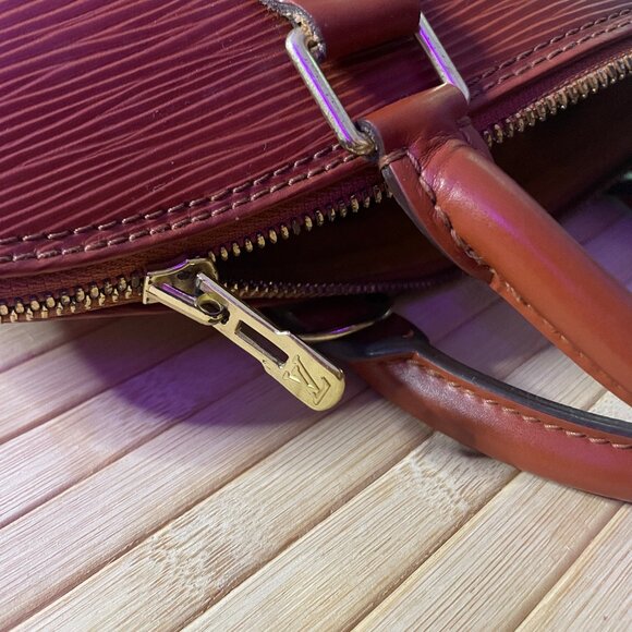 A cond Louis Vuitton Alma PM Bag in Epi Leather Brown/Cognac w/FREE COA! - Picture 15 of 15